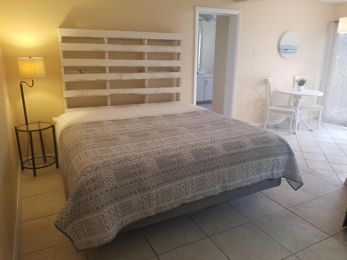 Pennwood Motor Lodge Sebastian Esterno foto